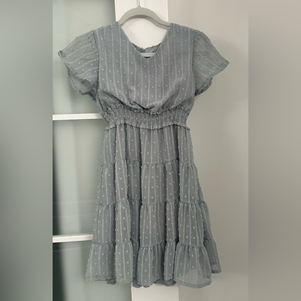 Gorgeous blue gray dress for older girls/tweens in excellent condition. Sz M.